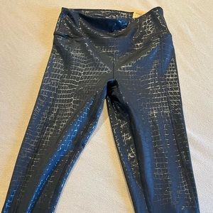 NWT size xs Vicotrias secret pink ultimate active legging